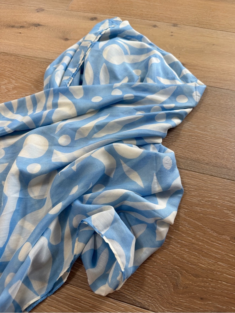 Women’s Blue & White Printed Sarong Wrap